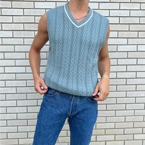 KNIT VEST